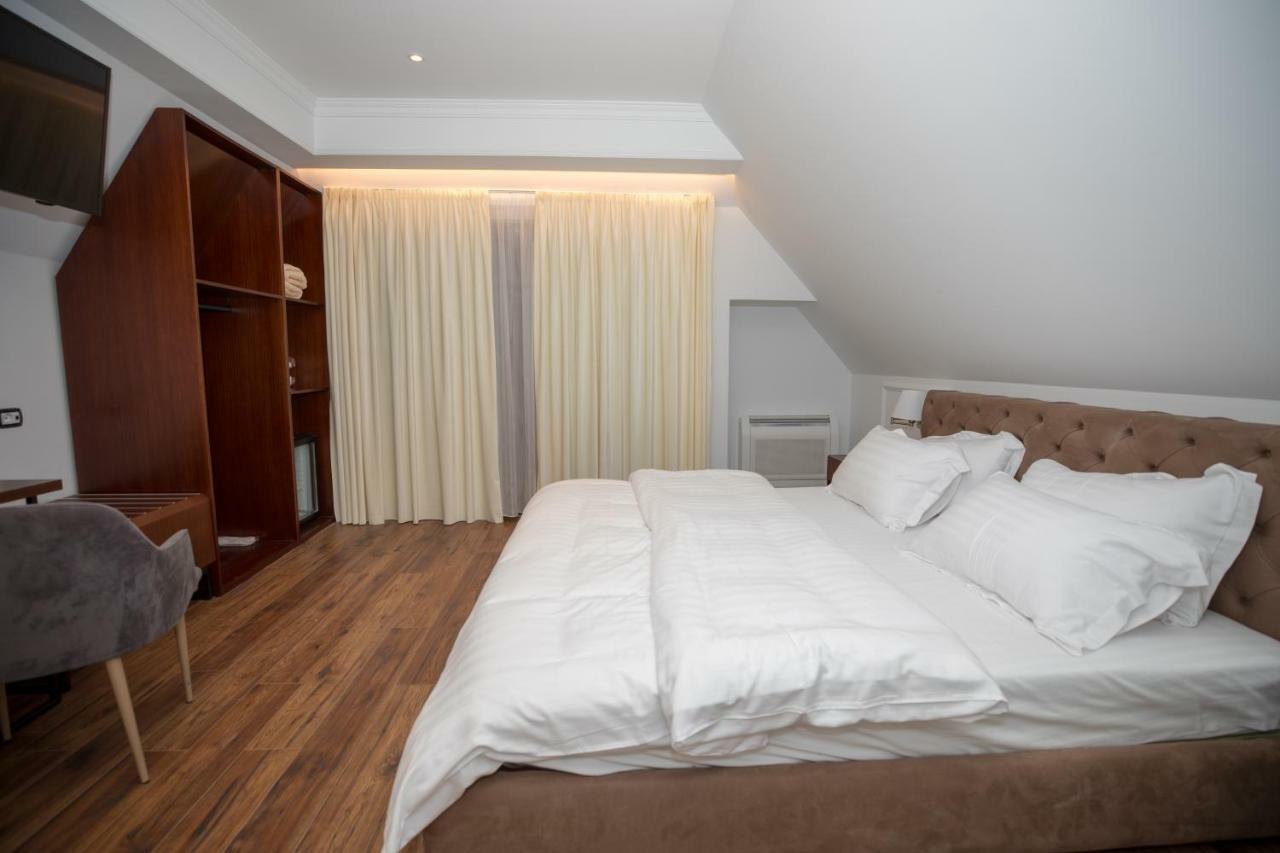 Hotel Vila Zeus Rinas Kültér fotó
